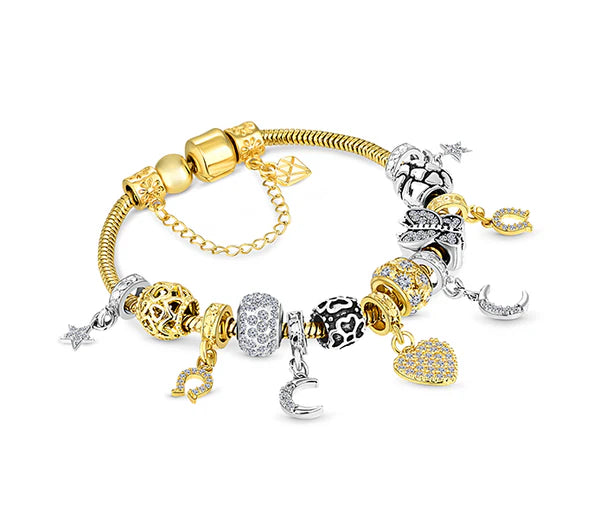 Diamond Style London - Charm bracelet with central heart and moon charms (Item code: Charmbraheartgold)