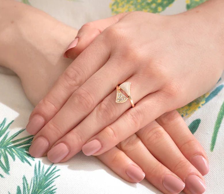 Diamond Style London - Rings - Fan Rose Crystal Ring - Size M - (Item code: FANRINGROSE6)