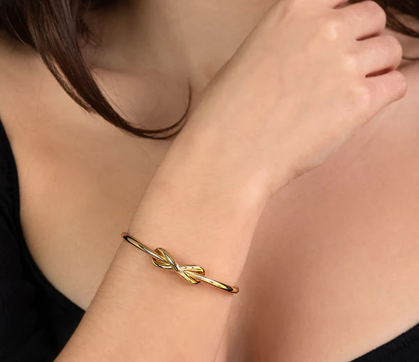 Diamond Style London - Infinity Cuff Bangle in Gold Plating