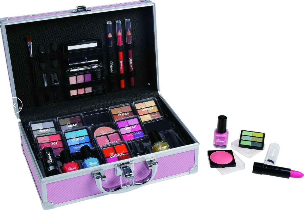 Delights Love Urban Beauty 82 Piece Eyeshadow Vanity Case