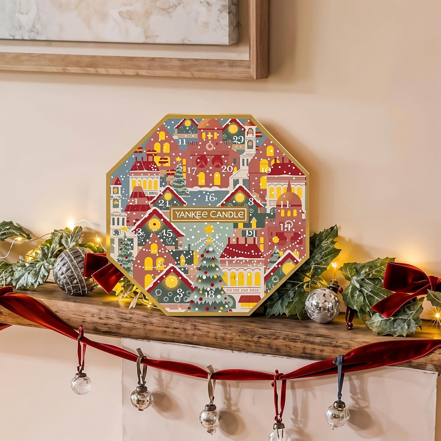 Yankee Candle Advent Calendar - 24 Tea Lights, 1 Tea Light Holder, Passport to the Holidays