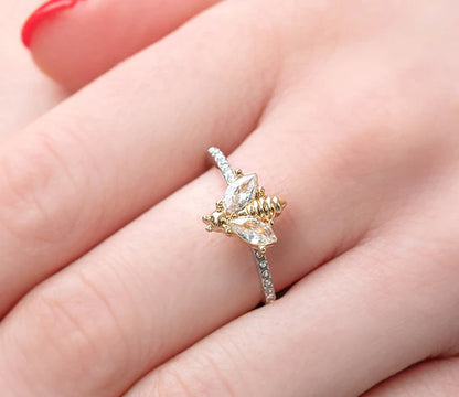 Diamond Style London - Bee ring in rhodium plating (Item code: Beering7)
