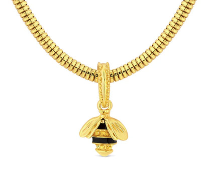 Diamond Style London - Charm Bracelet with bee in gold (Item code: Charmbrabeegold)