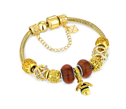 Diamond Style London - Charm Bracelet with bee in gold (Item code: Charmbrabeegold)