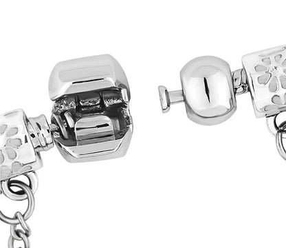 Diamond Style London - Charm Bracelet with Green Charms (Item code: Charmbragreen)