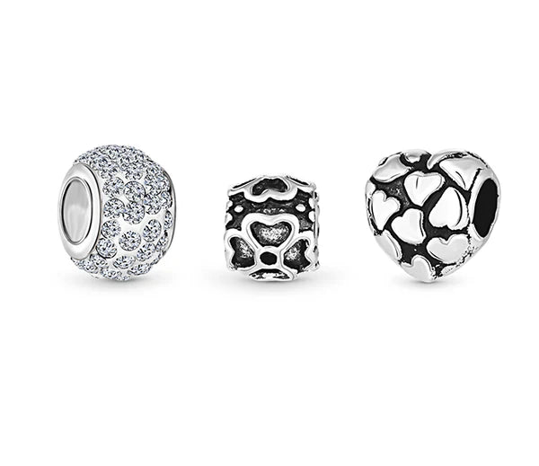 Diamond Style London - Charm bracelet with central heart and moon charms (Item code: Charmbraheartgold)