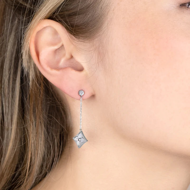 Diamond Style London - Clover Drop Earrings in Silver (Item code: Cloverdropearr)