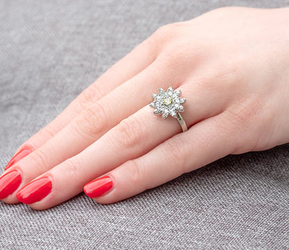 Diamond Style London - Daisy ring in rhodium plating (Item code: Daisyring6)