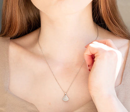 Diamond Style London - Fan pendant with crystals in rhodium plating (Item code: Fanpencrystal)