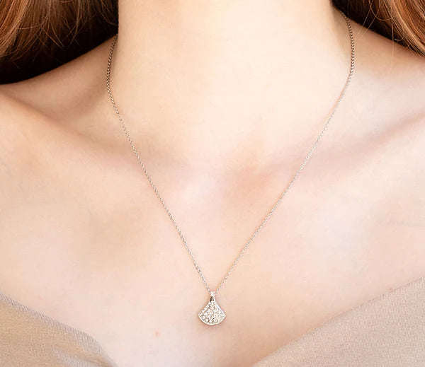 Diamond Style London - Fan pendant with crystals in rhodium plating (Item code: Fanpencrystal)