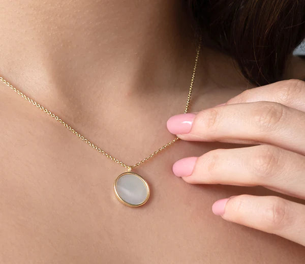 Diamond Style London - Pearl Clover Pendant in Gold plating (Item code: Pearlcloverpengold)