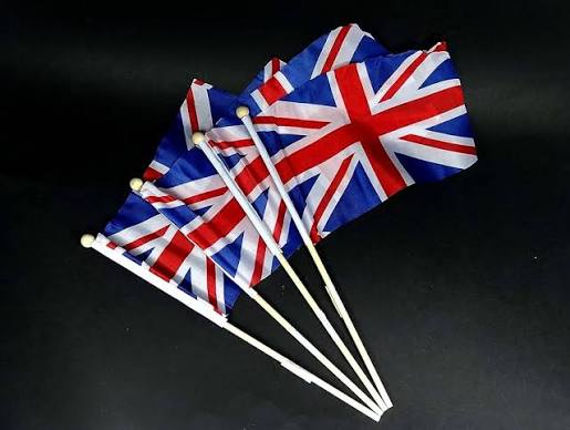 Union Jack 12" X 8" Plastic Flags 4 Pack