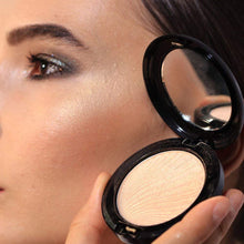 Load image into Gallery viewer, Focallure Ultra Glow Beam Highlighter - Cruelty Free!